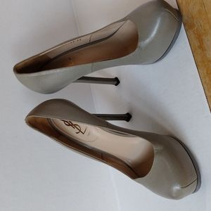 Yves Saint Laurent, taupe Tribtoo 105 platform pumps 249ysl719